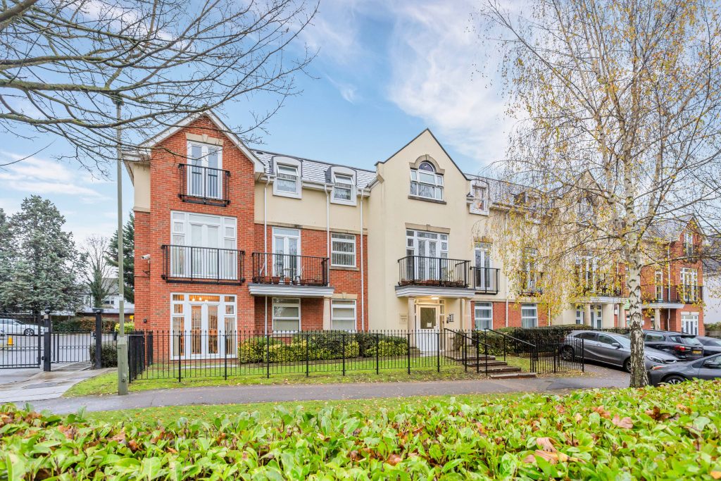 Mayfair Court, Stonegrove, Edgware, HA8